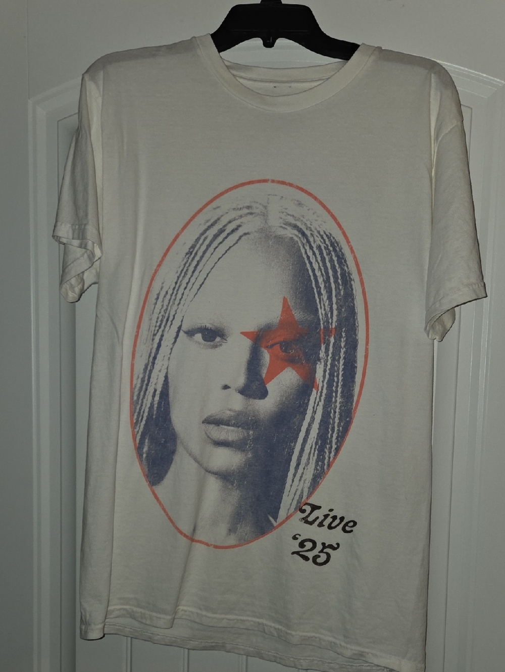 Live '25 BEYONCE COWBOY CARTER TOUR White Graphic Tee with Red Accent